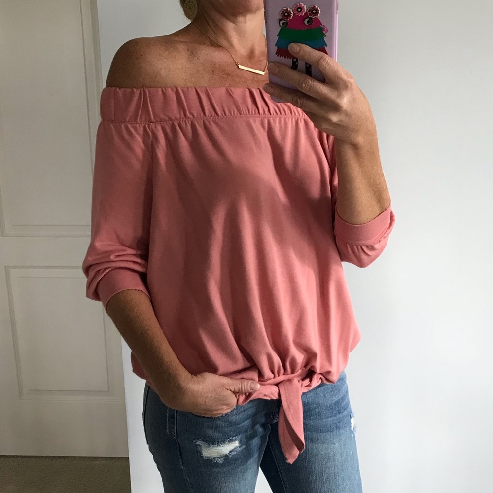 ♥️1 LARGE♥️Off the Shoulder Tie Front Top - Picture 2 of 8